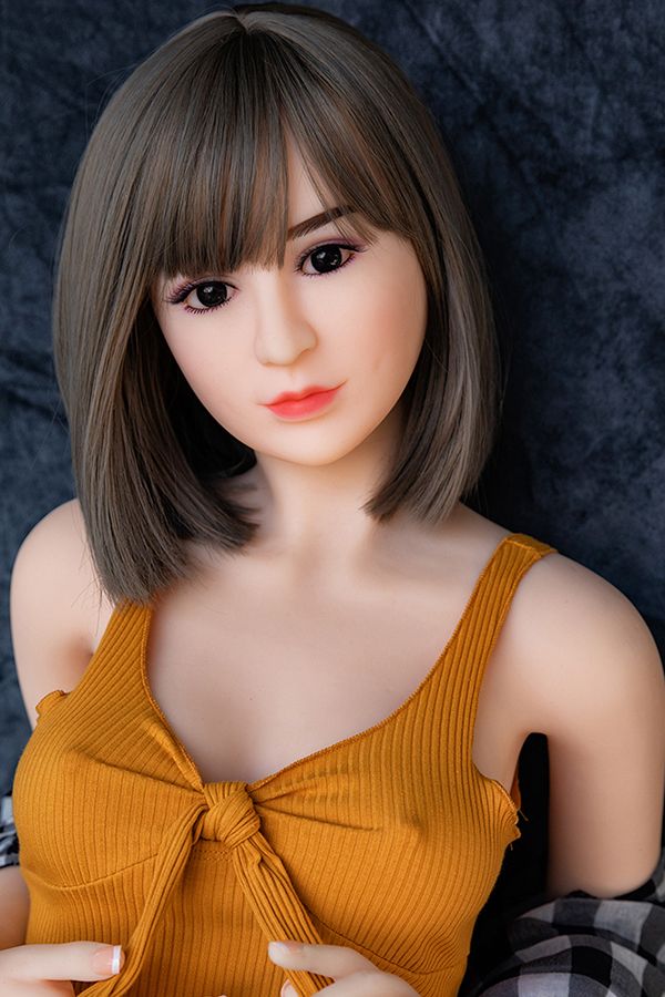 Japannese blonde pop met groot boob