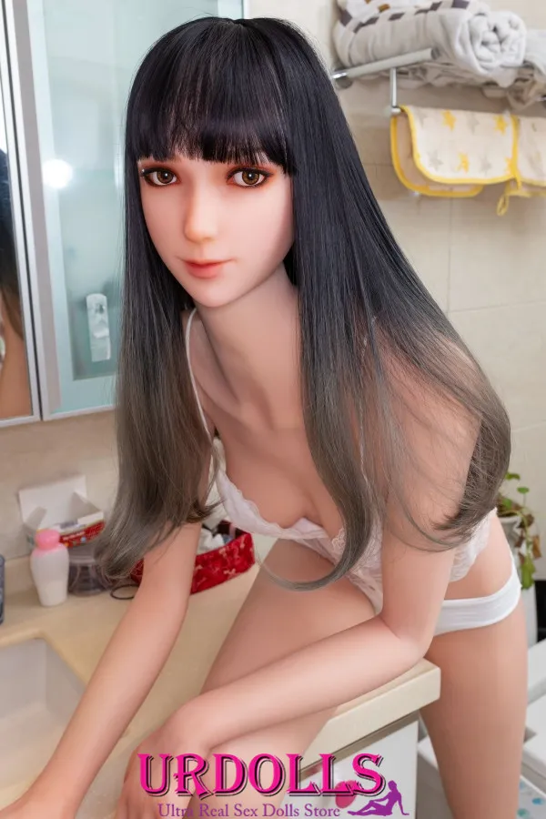 Kelly Melancholy Eyes Cheap Sex Dolls B-Cup Moist Sweet Mouth Medical Silikoon 163cm Lovely Breath