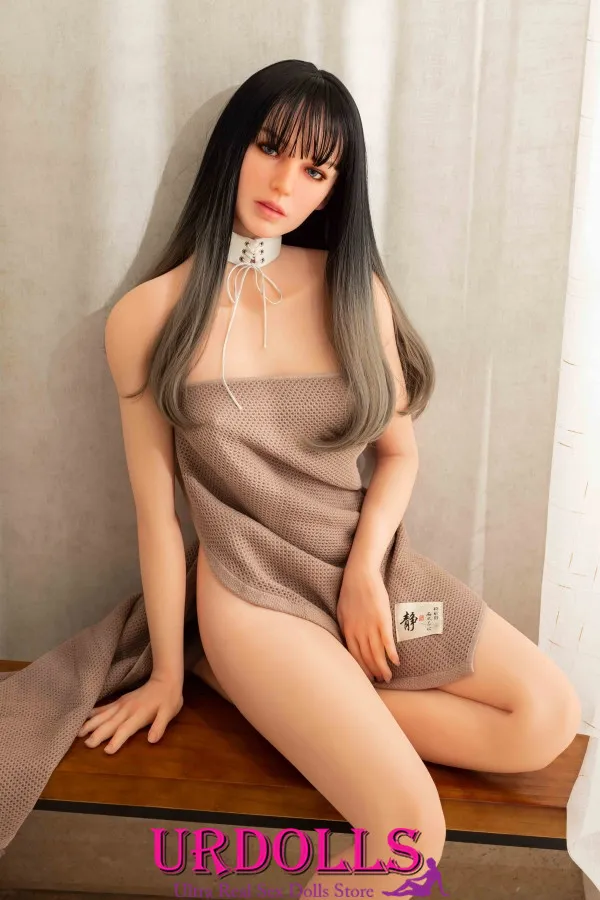 kaunis aasialainen kauneus seksinukke