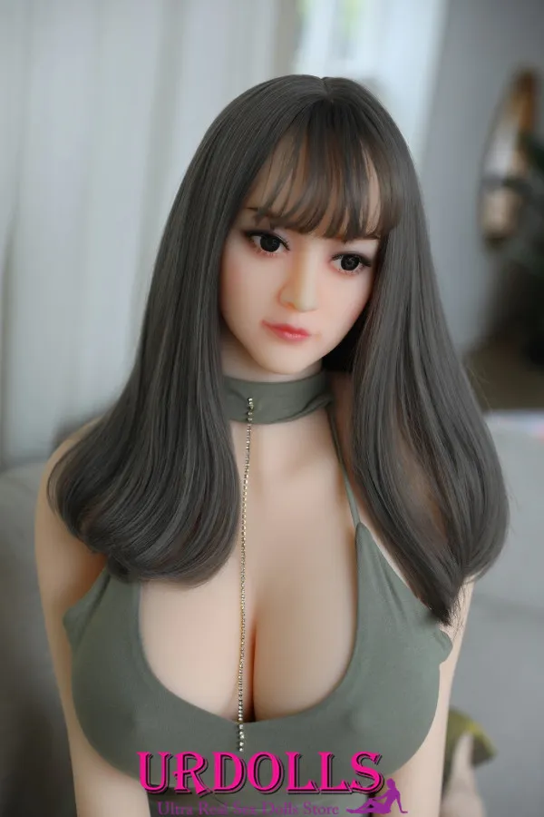 do shruggong shoulders.matter on sex doll