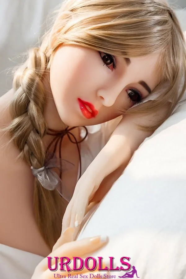 fu king a owup sex doll close up
