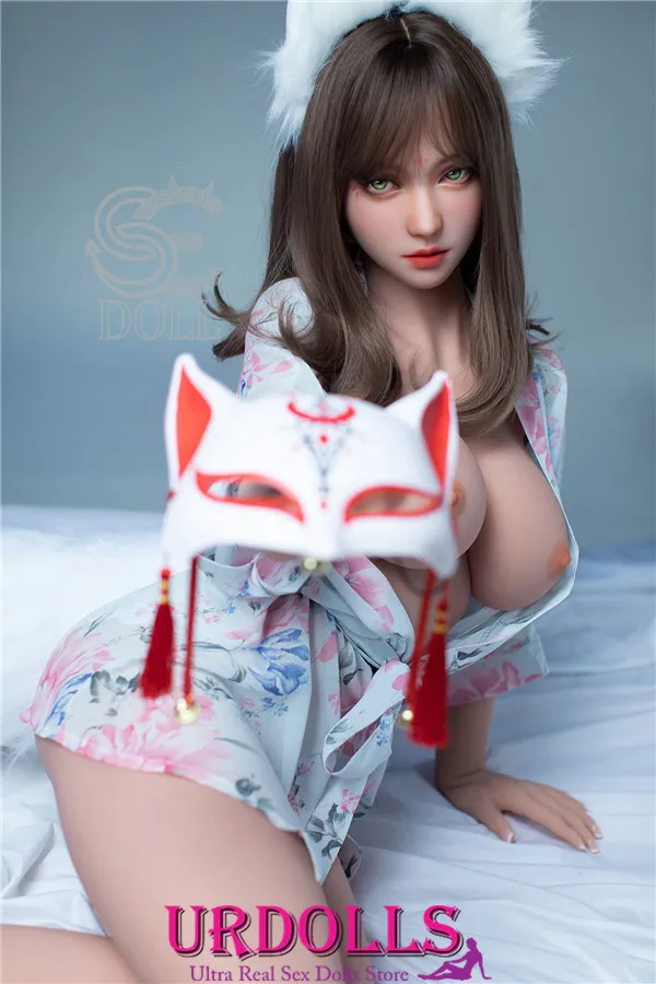 girl tribbes with sex doll