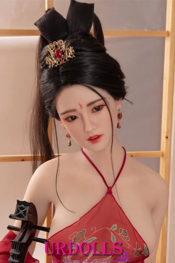 japonský sex so živou bábikou