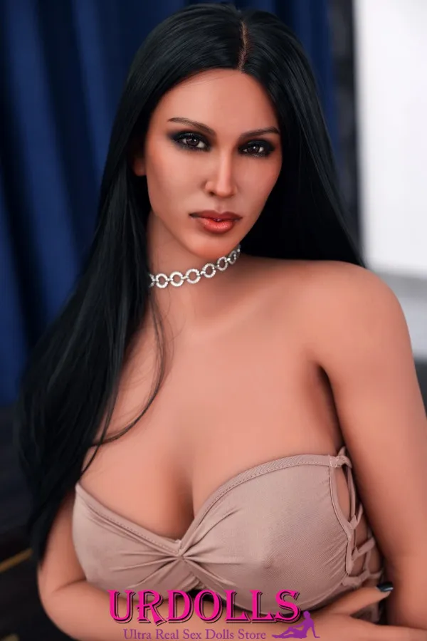 lesbain fucks a sex doll