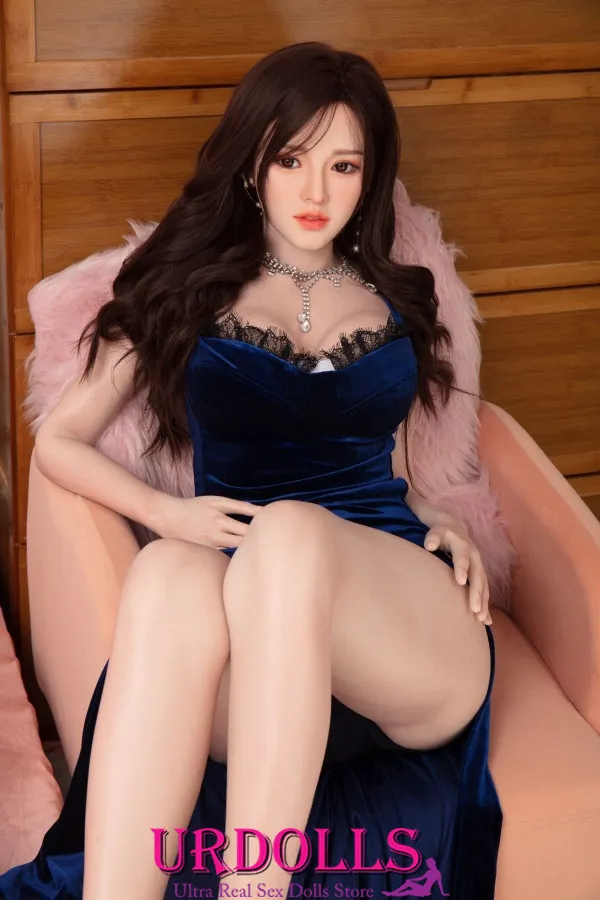 lil pretty sex doll