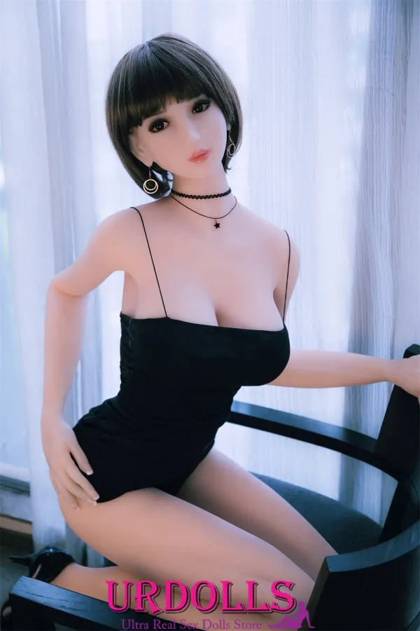 milf used like a lesbian sex doll