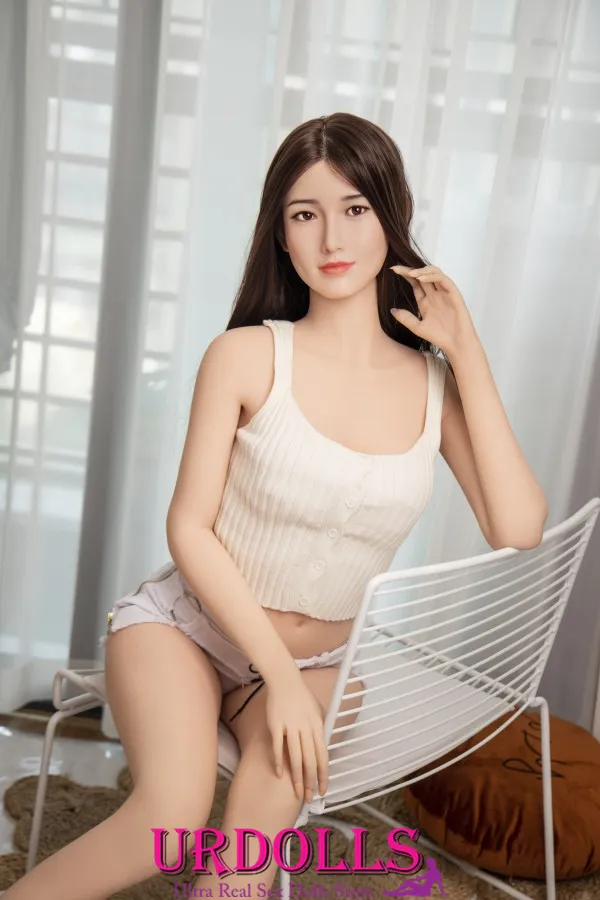 pornhub using her like a sex doll