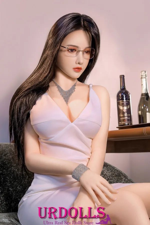 having sex with love doll creampie