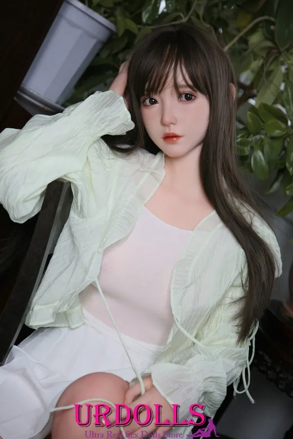 chintya doll busty maid sex