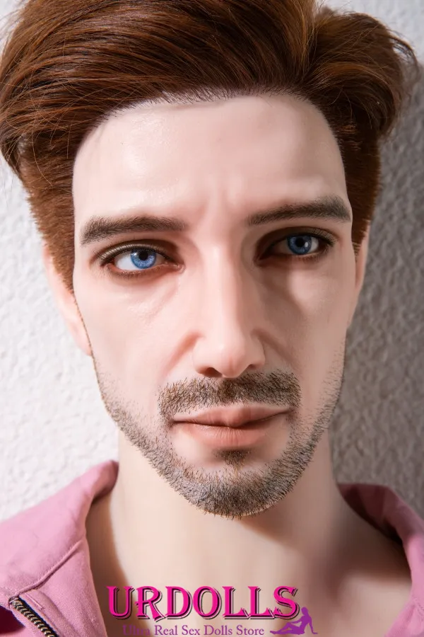 eating a sex dolls pusy