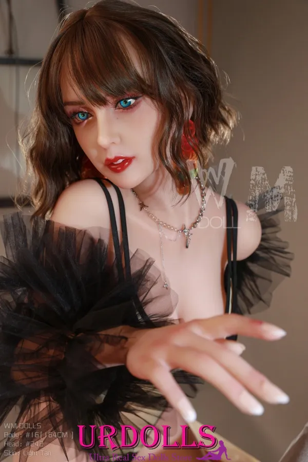 girlfriend sex doll with her tounge