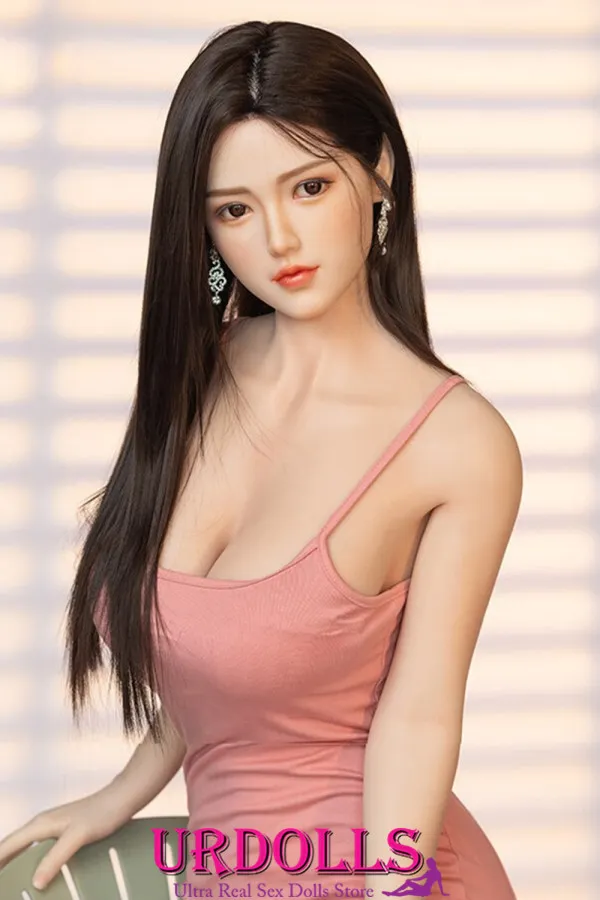 人形ロボットとセックスする