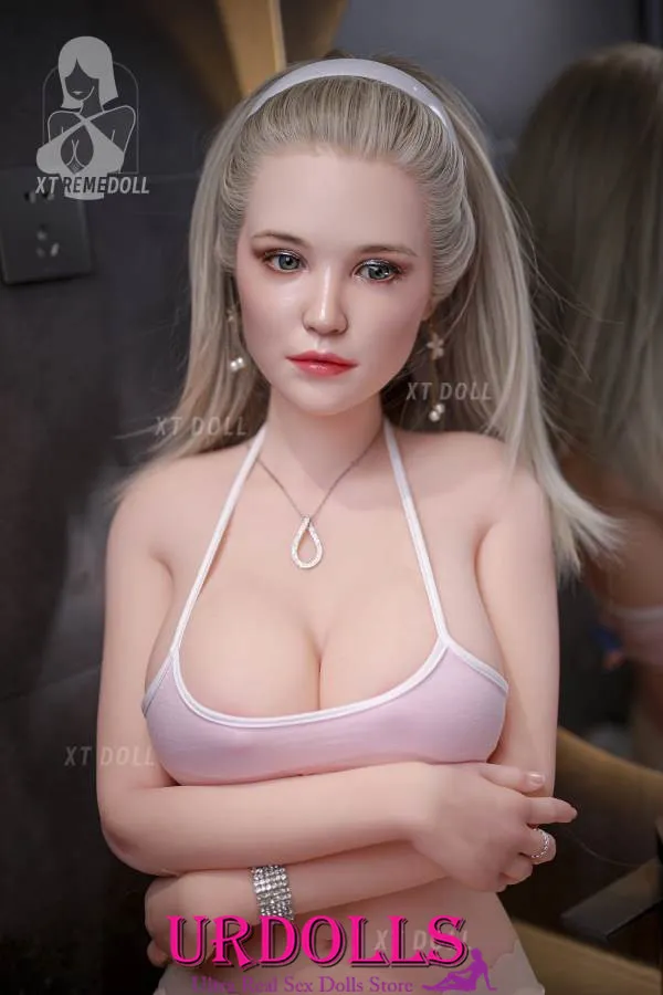 Āzijas seksa lelle lielas krūtis