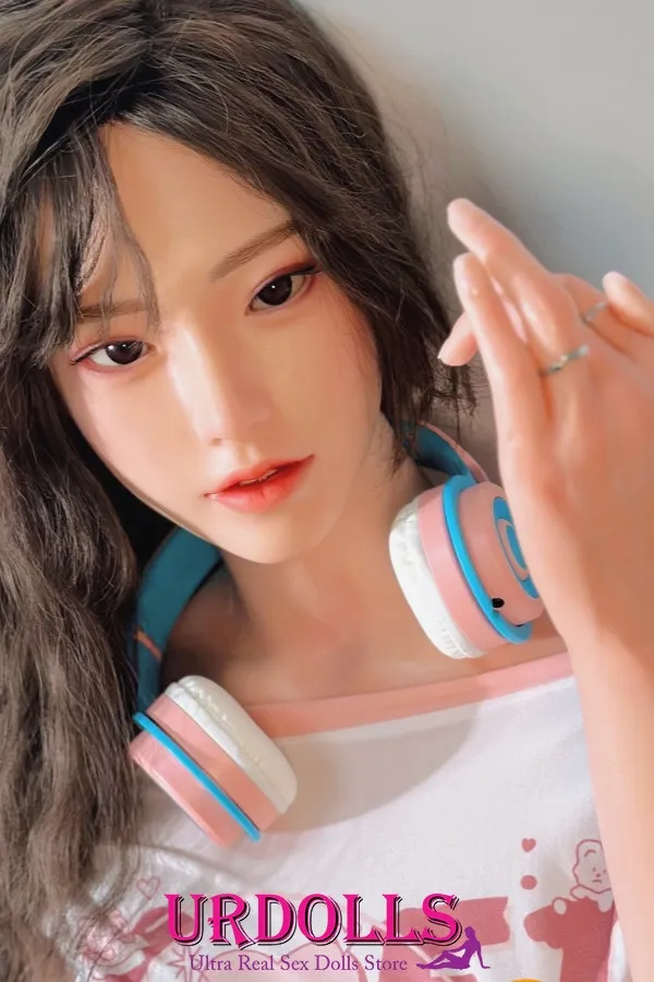 Азиатская зрелая секс-кукла