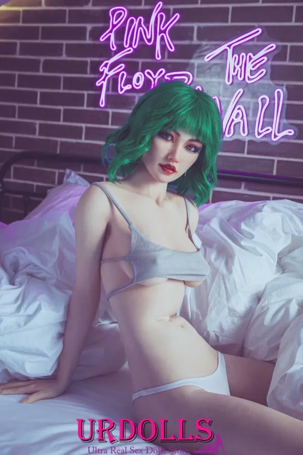 b ig boty sex doll
